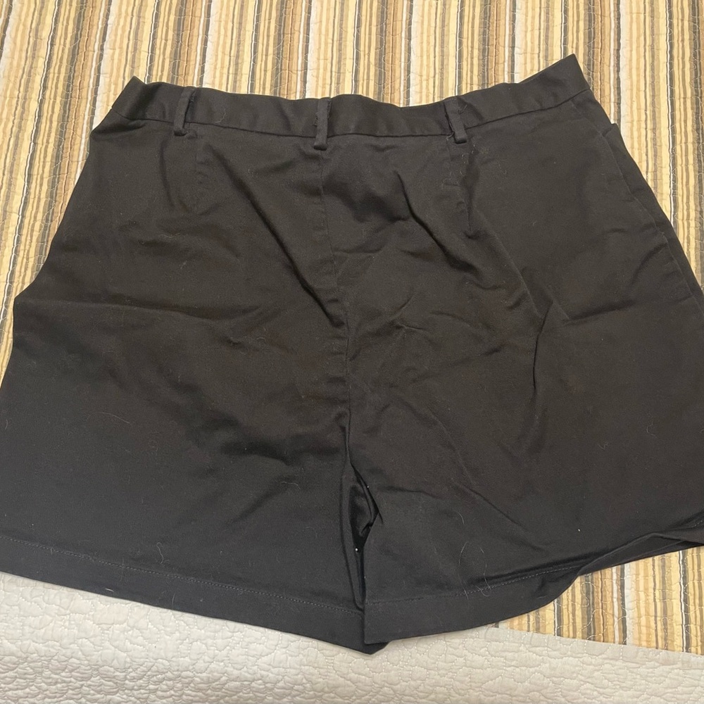 Dockers Women’s 14 Black Flat Front Shorts Classic Style Casual Summer Vacation - Picture 2 of 6